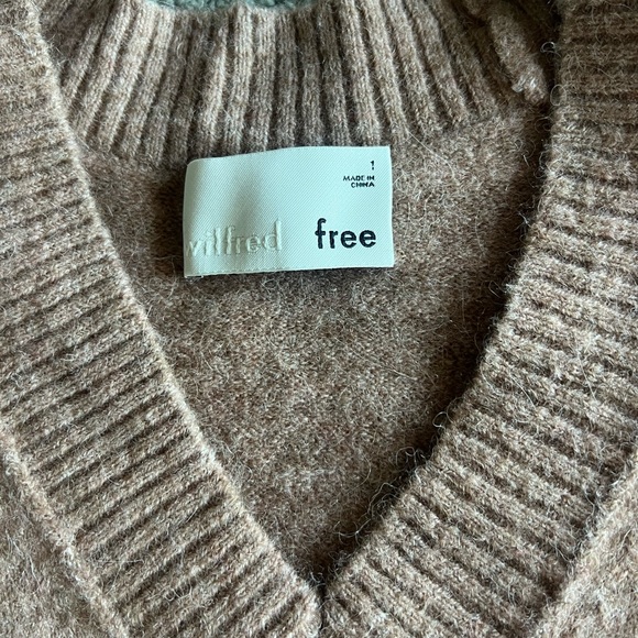 Aritzia (Wilfred Free) v-neck sweater - Picture 2 of 5